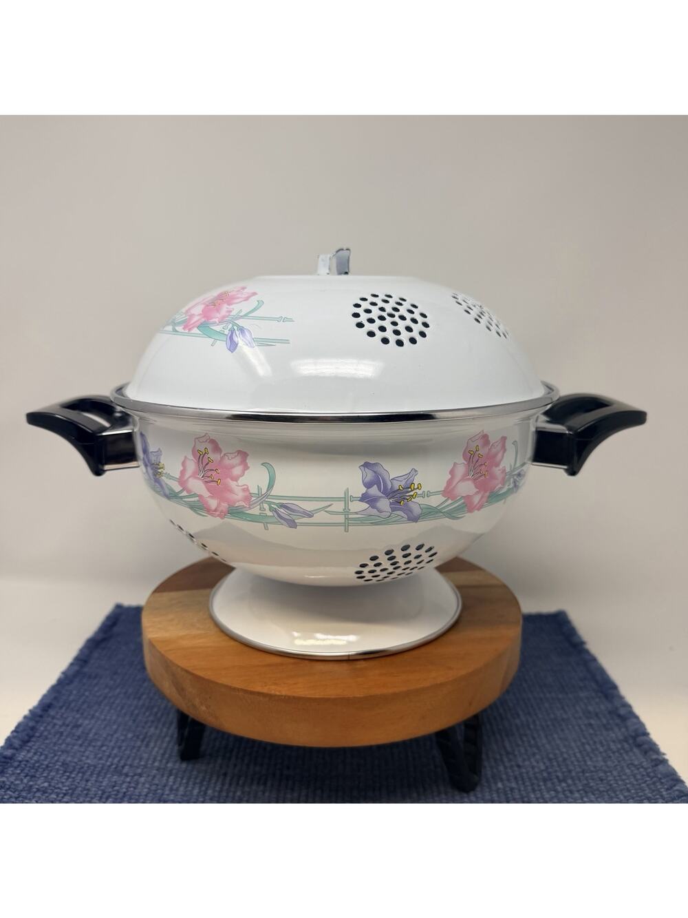 Vintage Enamel Colander with Lid – Floral Design Porcelain Steel Grandma Core